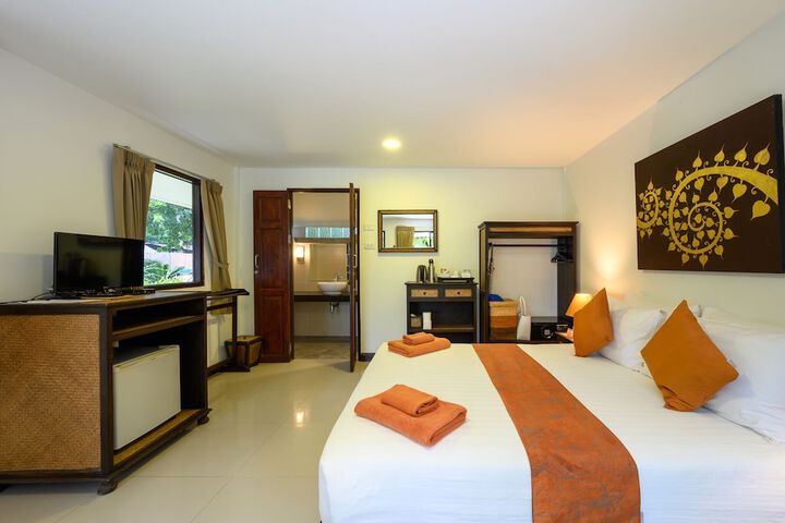 Room 73 of 200