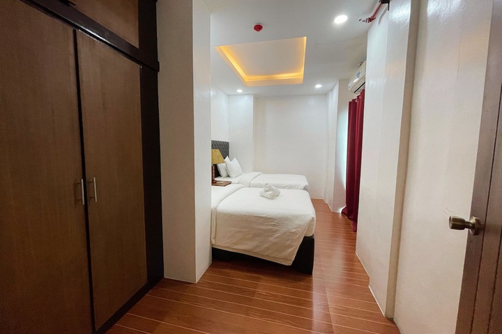 Room 35 of 79