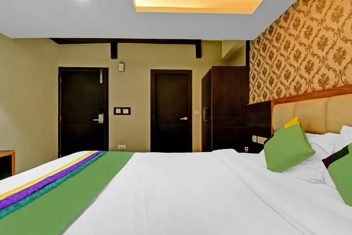 Room 4 of 24