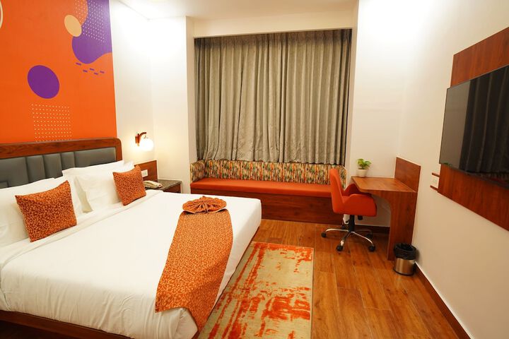 Room 13 of 34