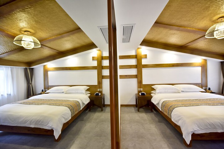 Room 32 of 153