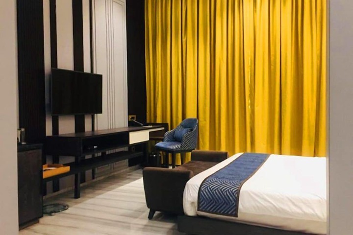 Room 35 of 73