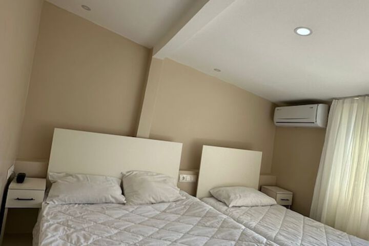 Room 3 of 27