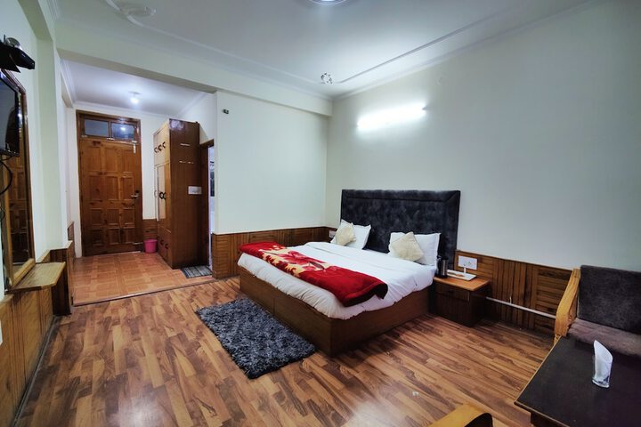 Room 16 of 38