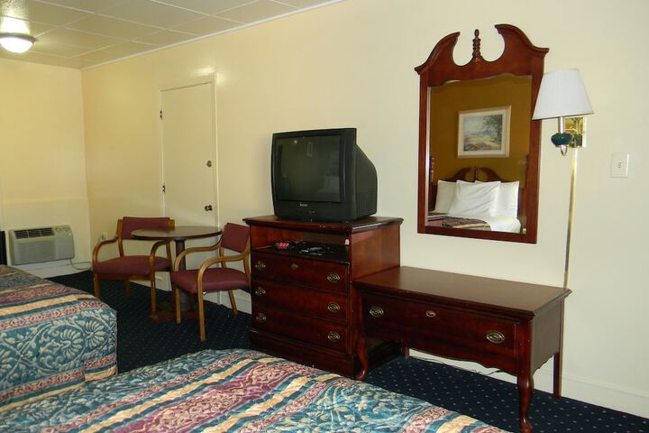 Room 13 of 21