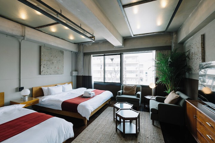 Room 10 of 35