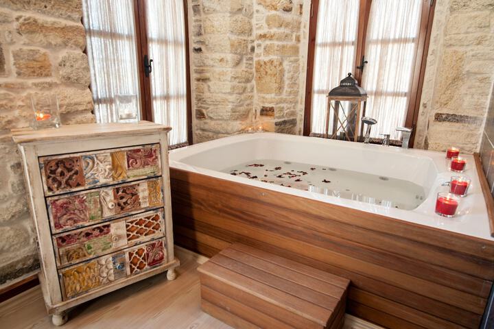 Hot Tub 23 of 26