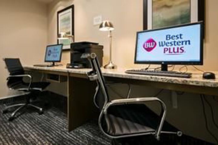Business Center 16 of 60
