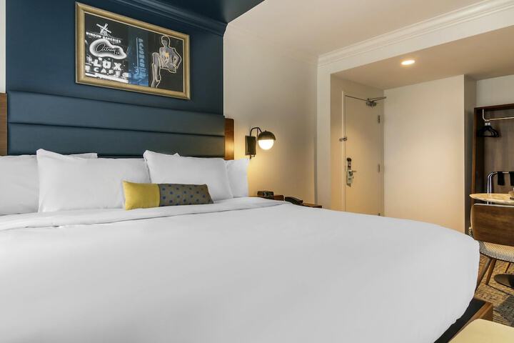 Room 8 of 36