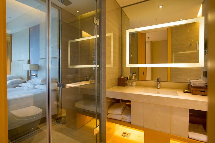 Room 10 of 25