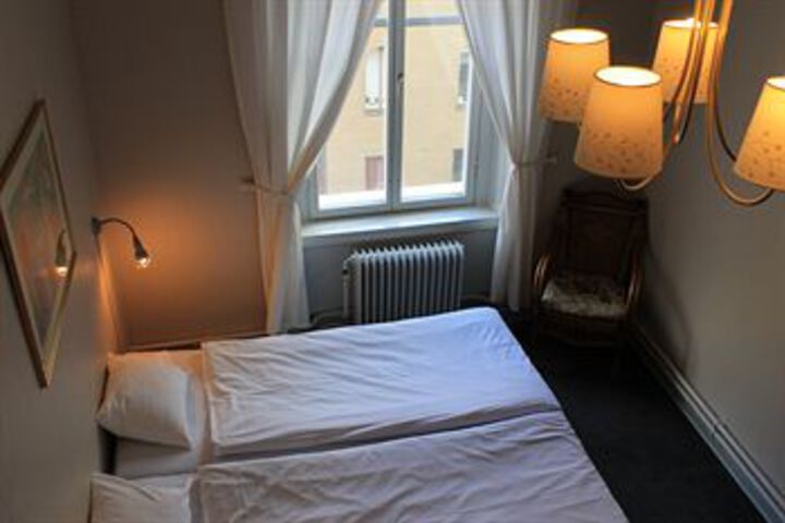 Room 17 of 28
