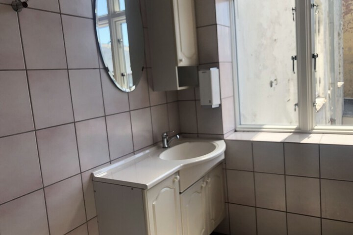 Room 18 of 25
