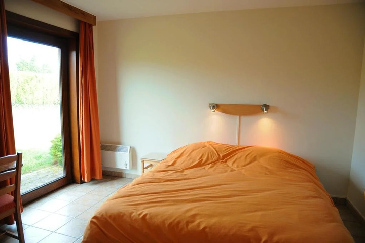Room 4 of 12
