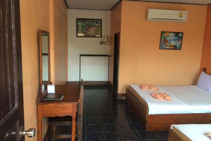 Room 22 of 37