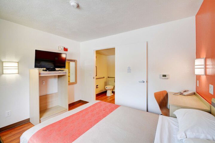 Double Bed (3 of 16)