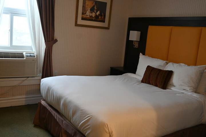Room 9 of 124