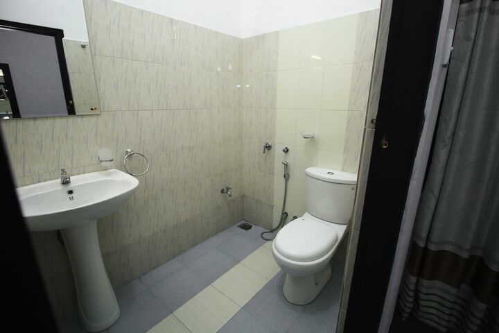 Room 32 of 34