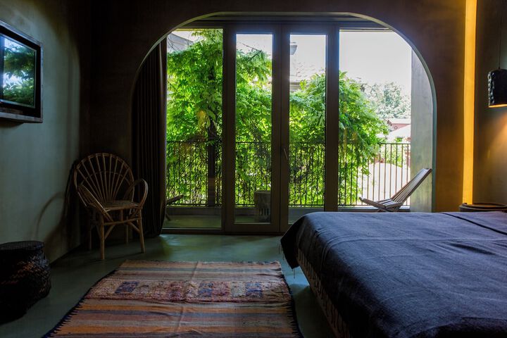 Room 83 of 142