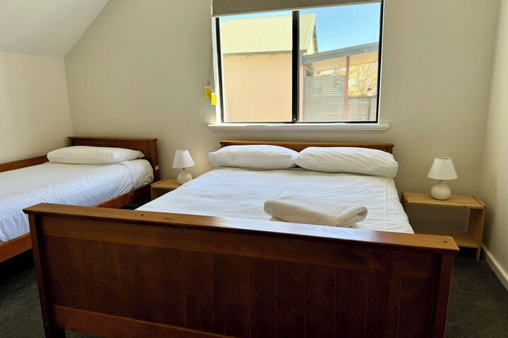 Room 4 of 178