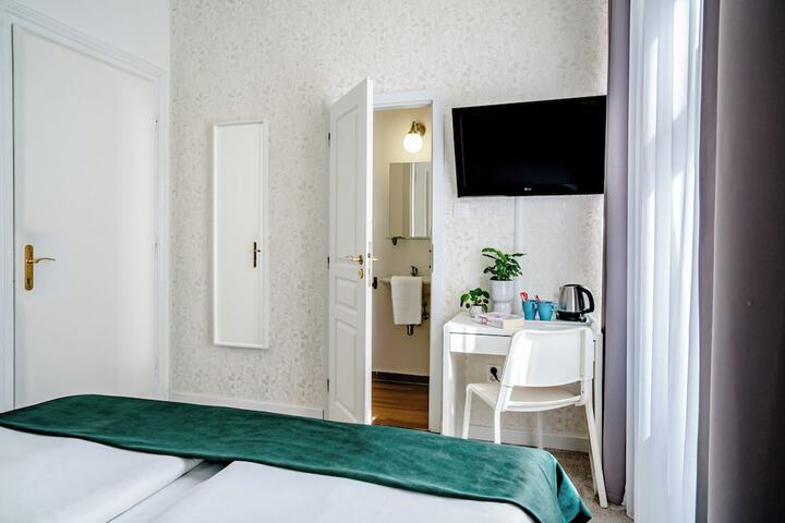 Room 16 of 75