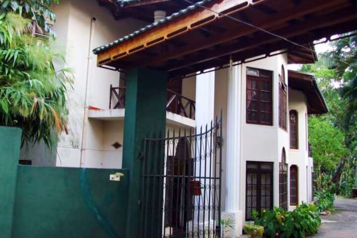 Tree Breeze Inn
