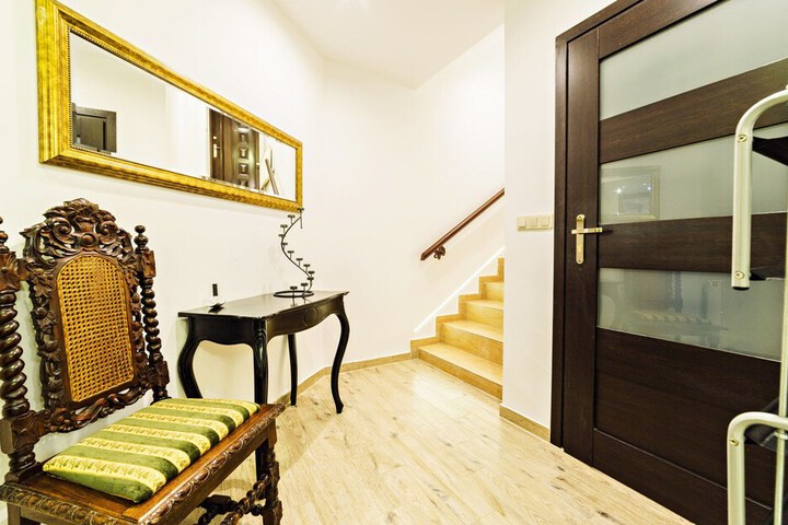 Room 9 of 24