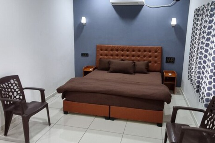 Room 35 of 70