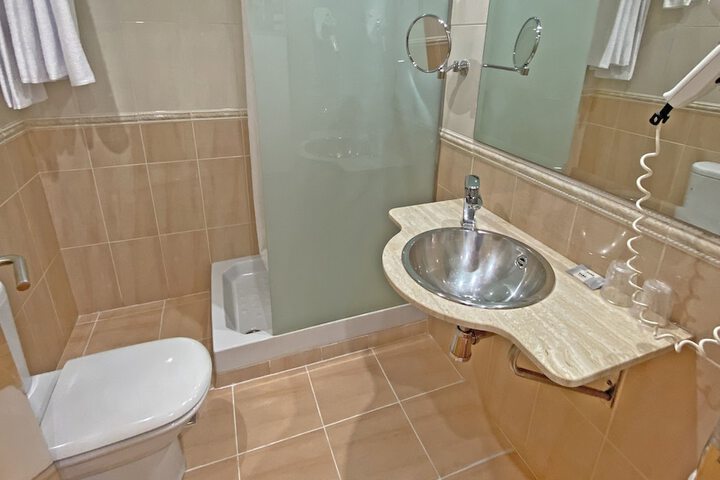 Room 15 of 23