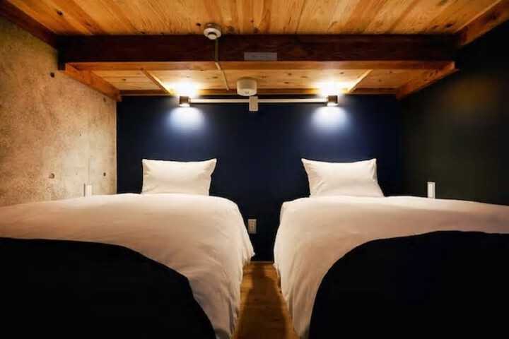Room 17 of 27