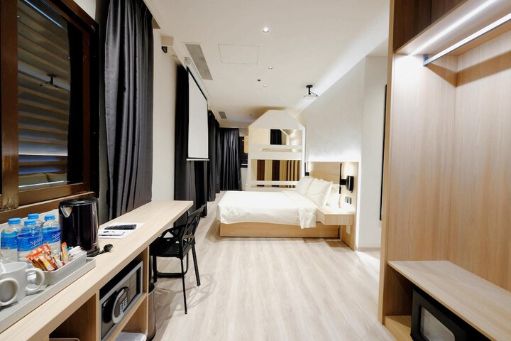 Room 53 of 112