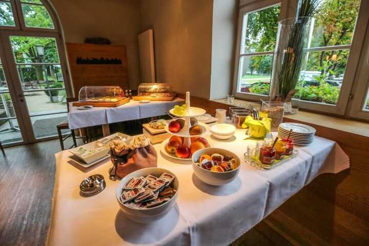 Breakfast/Coffee Service 9 of 24