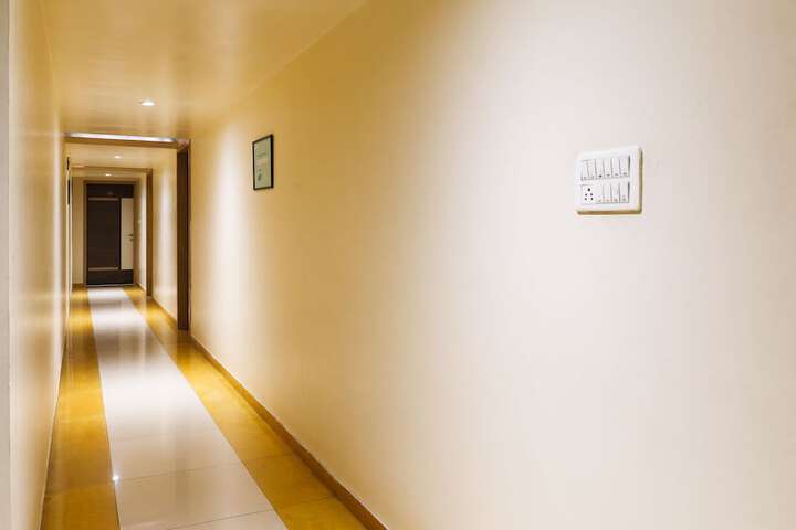 Ballroom/Hall 21 of 25
