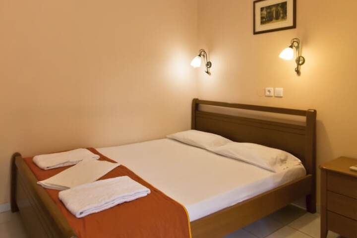 Room 7 of 33