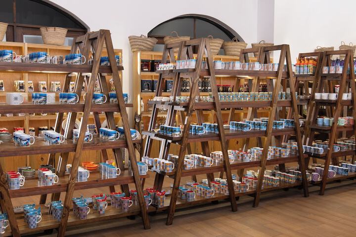 Gift Shop 70 of 131