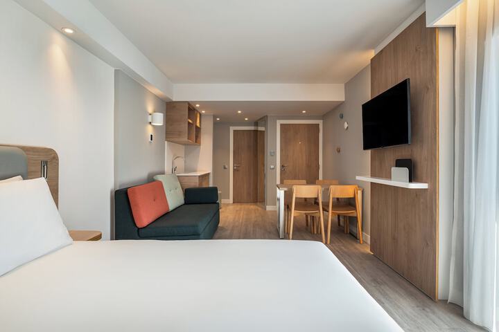 Room 3 of 39