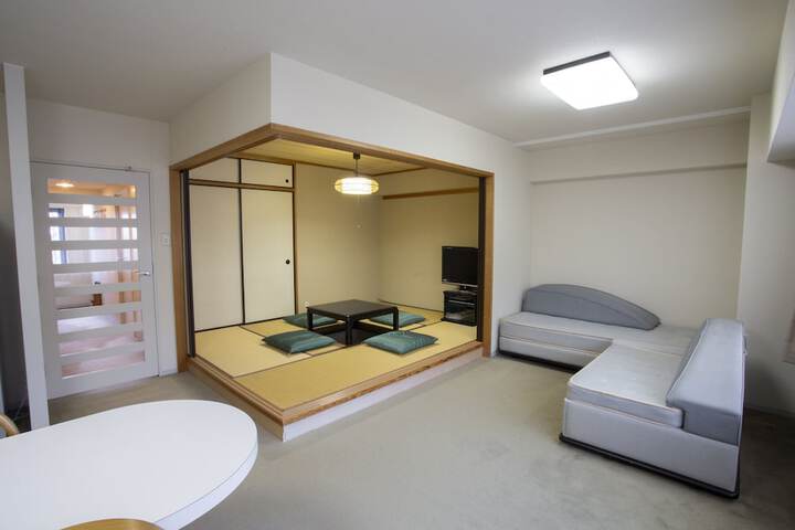 Room 3 of 108