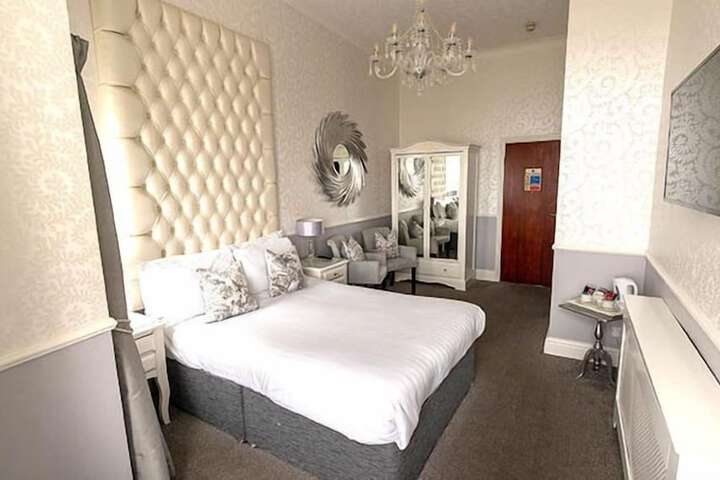 Room 6 of 44