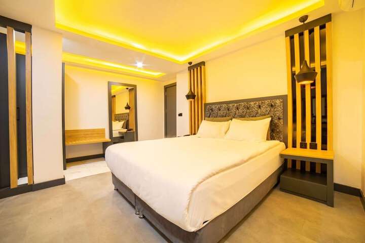 Room 10 of 48