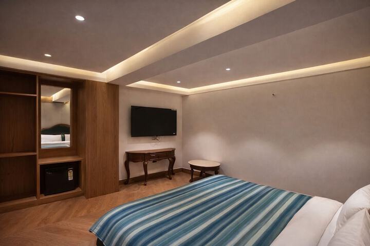 Room 9 of 40