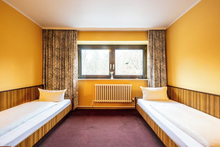 Room 33 of 74