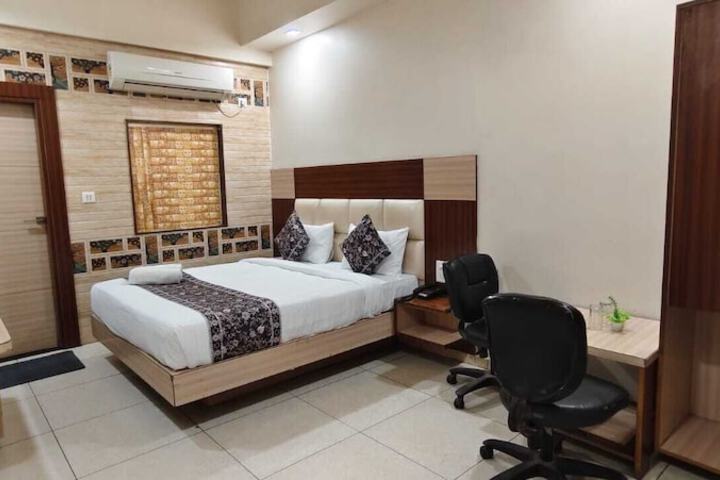 Room 4 of 24