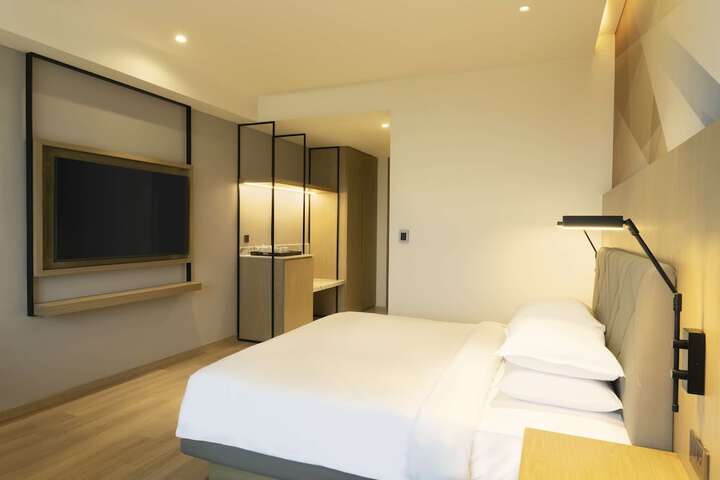 Room 16 of 49