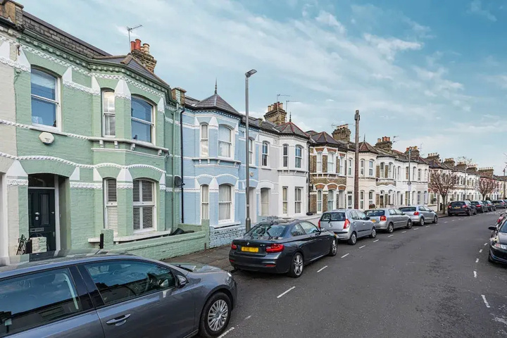 Family 2BR House w / Nursery and Back Garden in Battersea
