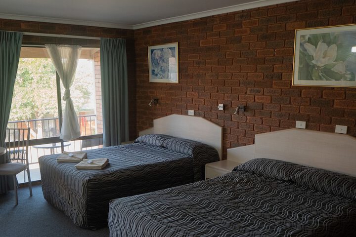 Room 8 of 33