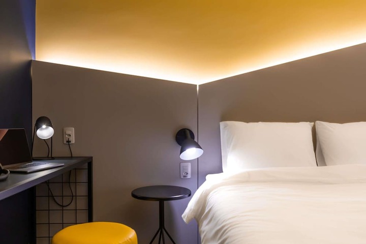 Room 17 of 38