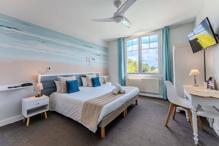 Room 4 of 33