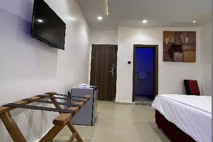 Room 13 of 27