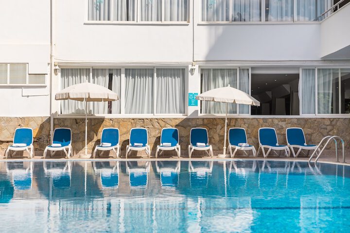 Hotel with Pool