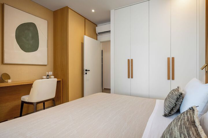 Room 27 of 62