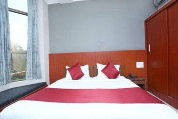 Room 14 of 28